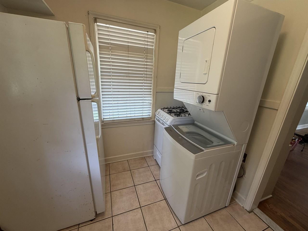 3588 Marion Ave - Photo 5 of 11