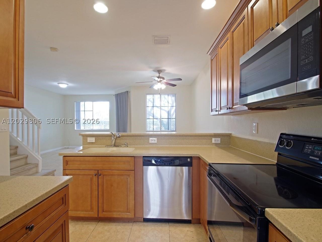 1904 Sw 60th Ave - Photo 2 of 32