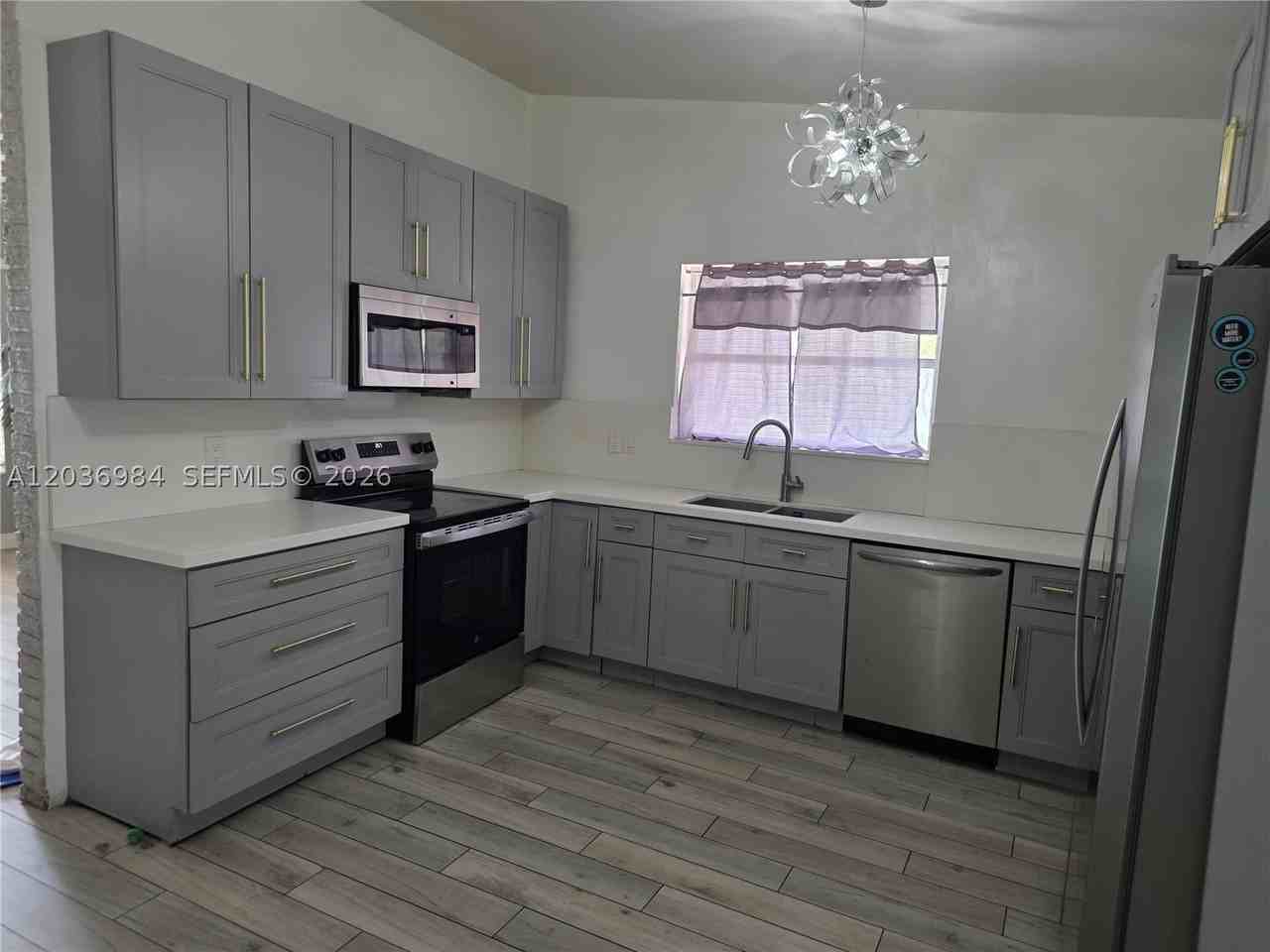 621 Sw 64th Way #1 - Photo 7 of 20