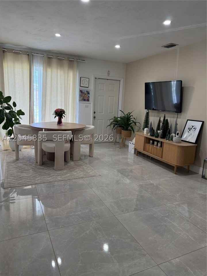 11960 Sw 186th St #11960 - Photo 3 of 38
