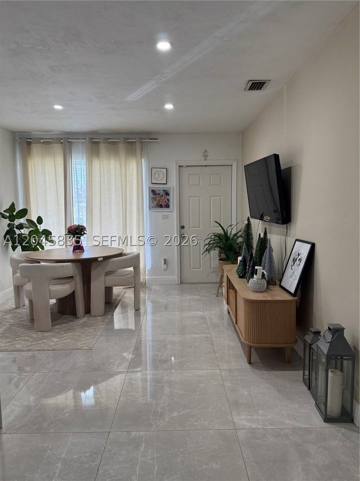 11960 Sw 186th St #11960 - Photo 4 of 38