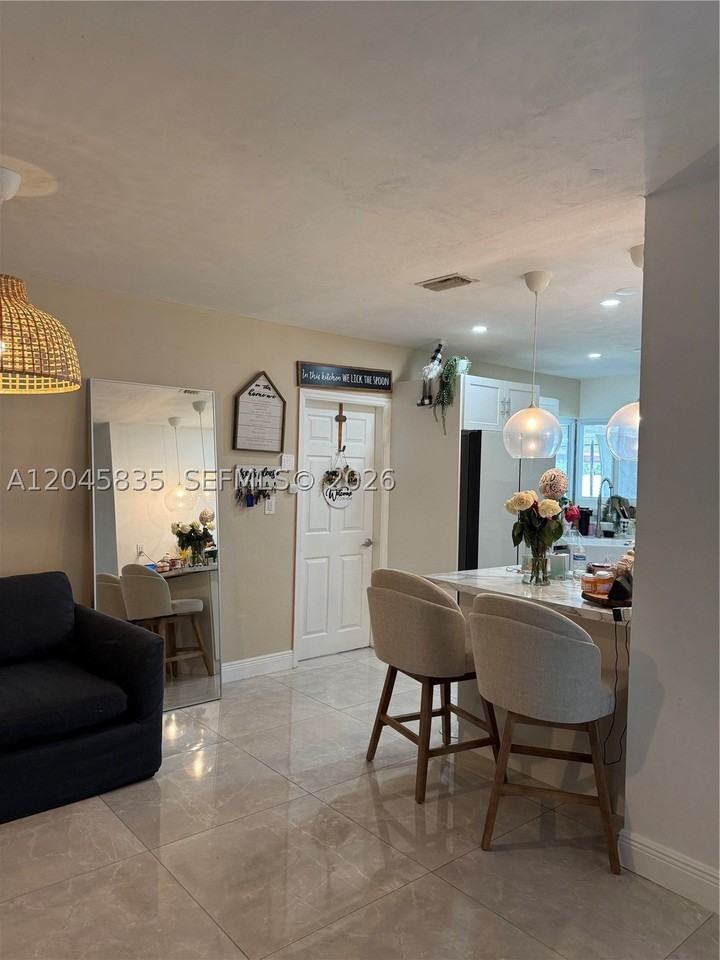 11960 Sw 186th St #11960 - Photo 6 of 38