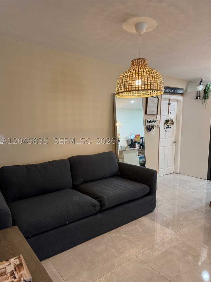 11960 Sw 186th St #11960 - Photo 7 of 38