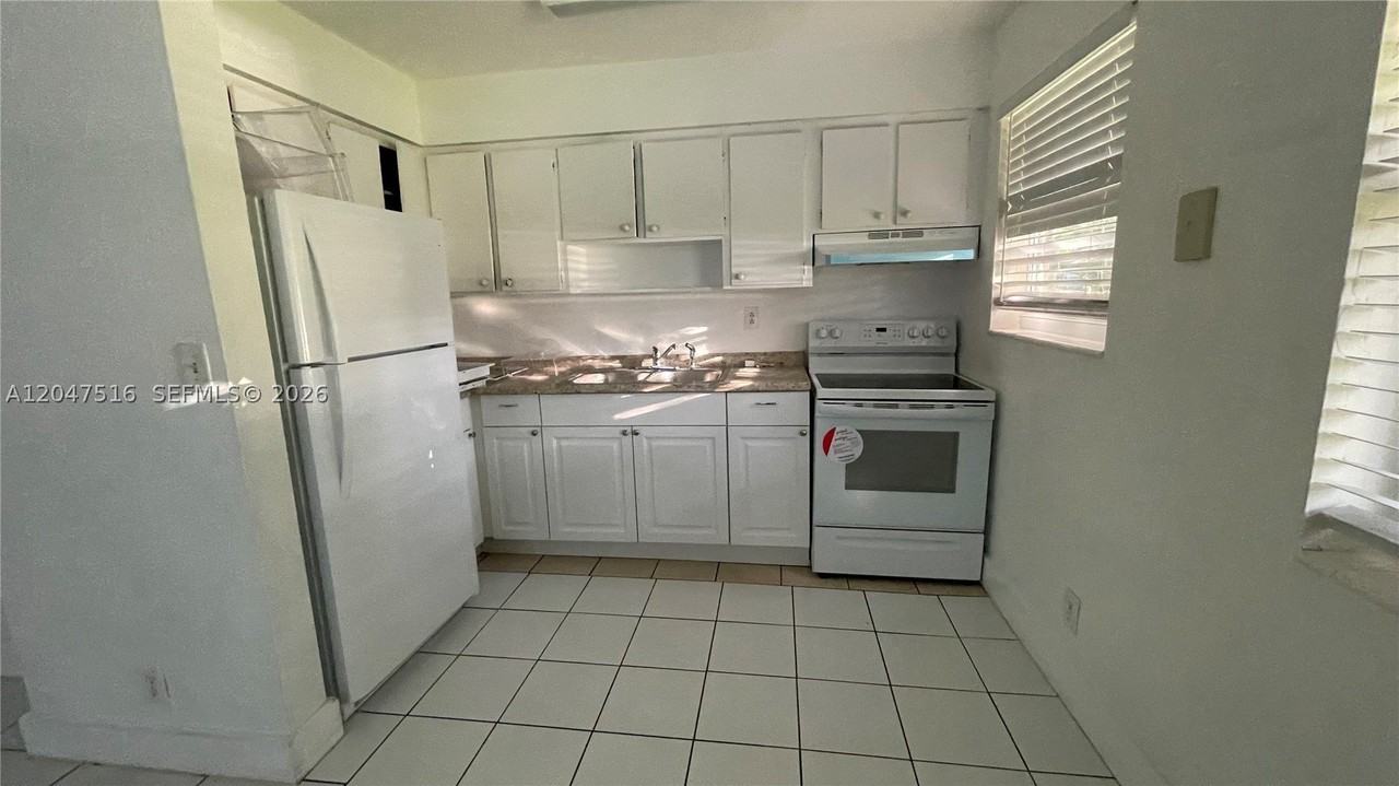 5210 Nw 16th St #3 - Photo 3 of 18
