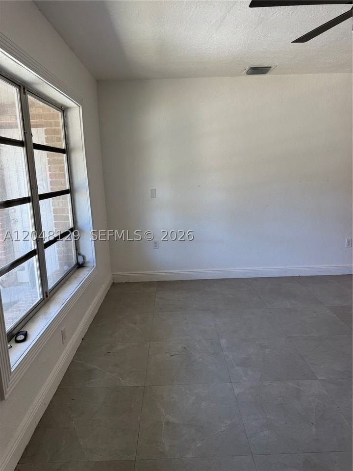 1281 Ne 209th Ter - Photo 3 of 15