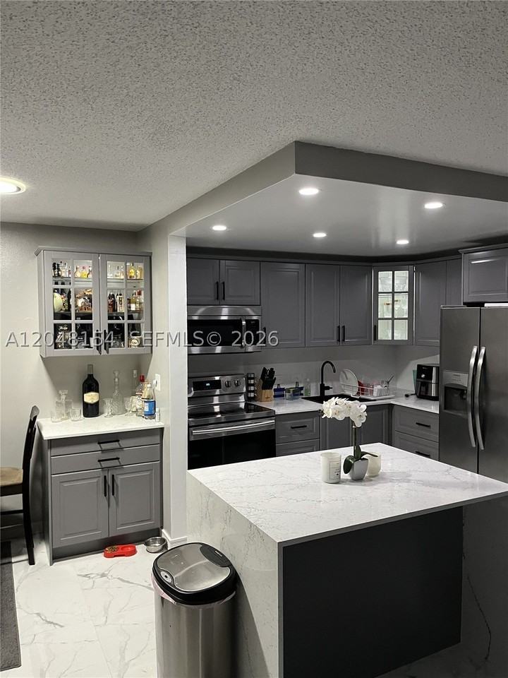 819 Ne 199th St #6-101 - Photo 3 of 10