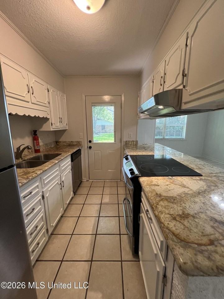 2819 Lawnwood Dr - Photo 5 of 16