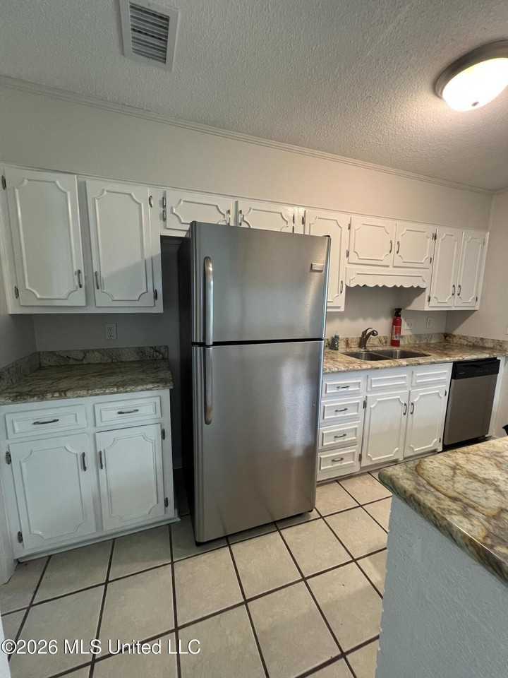 2819 Lawnwood Dr - Photo 6 of 16