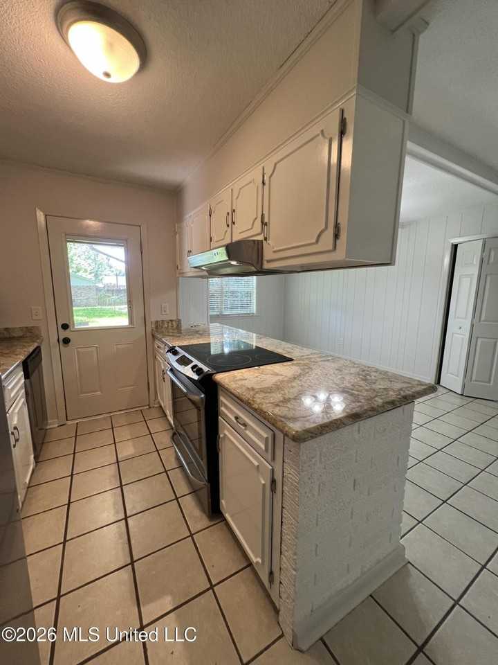 2819 Lawnwood Dr - Photo 7 of 16
