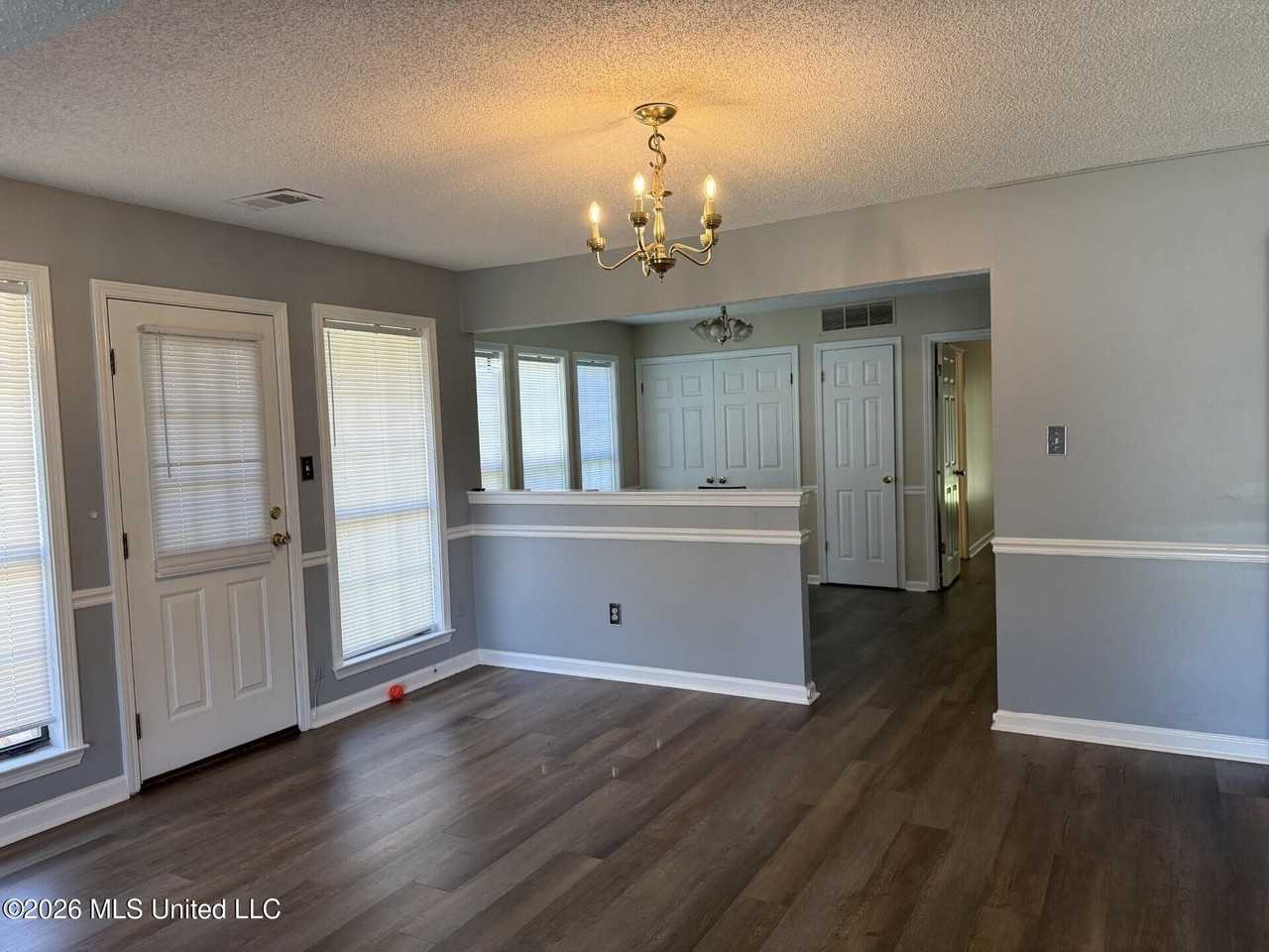 7090 Greenbriar Dr - Photo 7 of 22