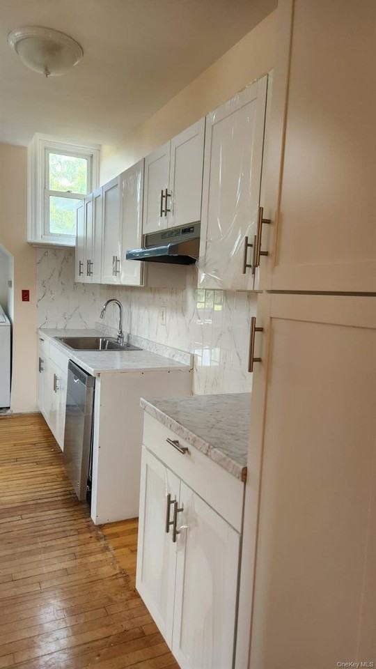 92 Roe Ave #3 - Photo 4 of 17