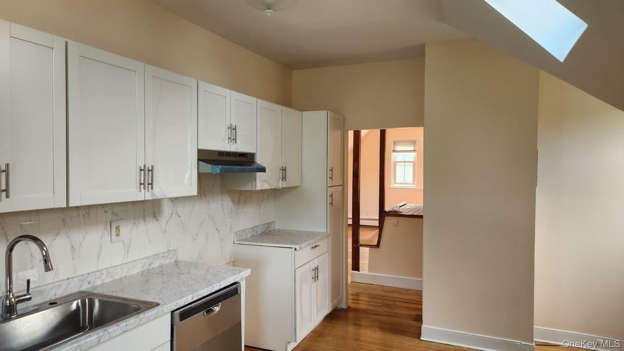 92 Roe Ave #3 - Photo 5 of 17