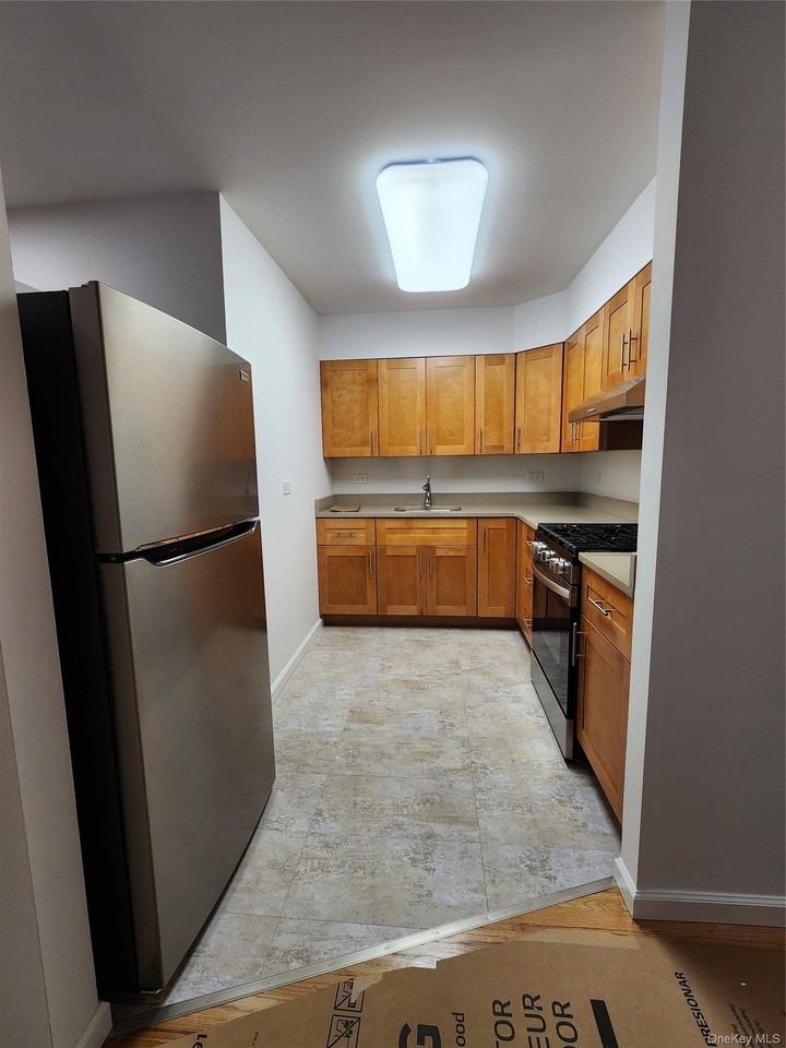 905 E 82nd St - Photo 2 of 13