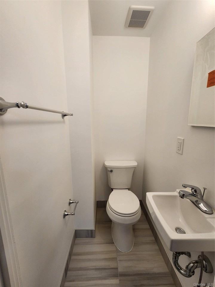 905 E 82nd St - Photo 6 of 13