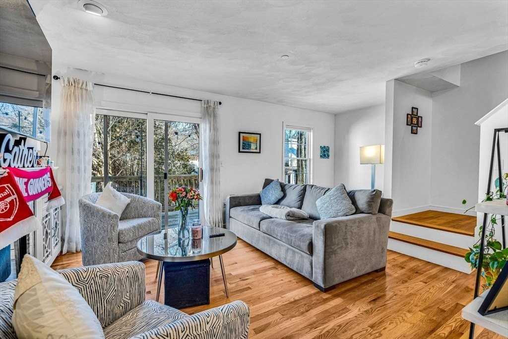 555 Main St #8 - Photo 7 of 19