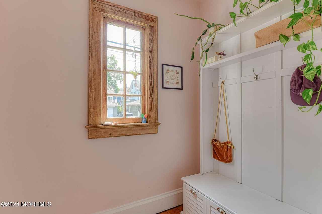 1503 Emory St - Photo 6 of 50