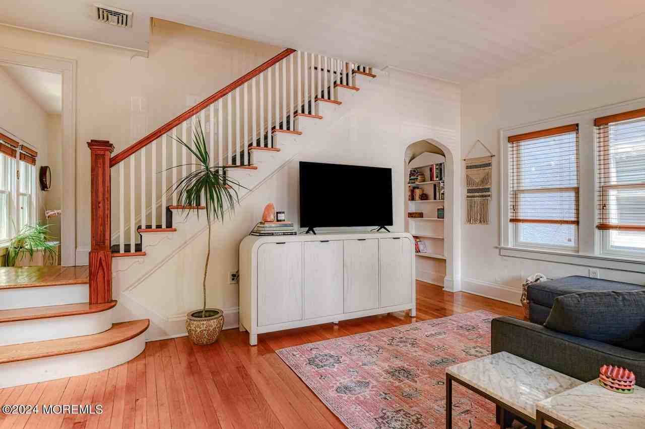 1503 Emory St - Photo 7 of 50