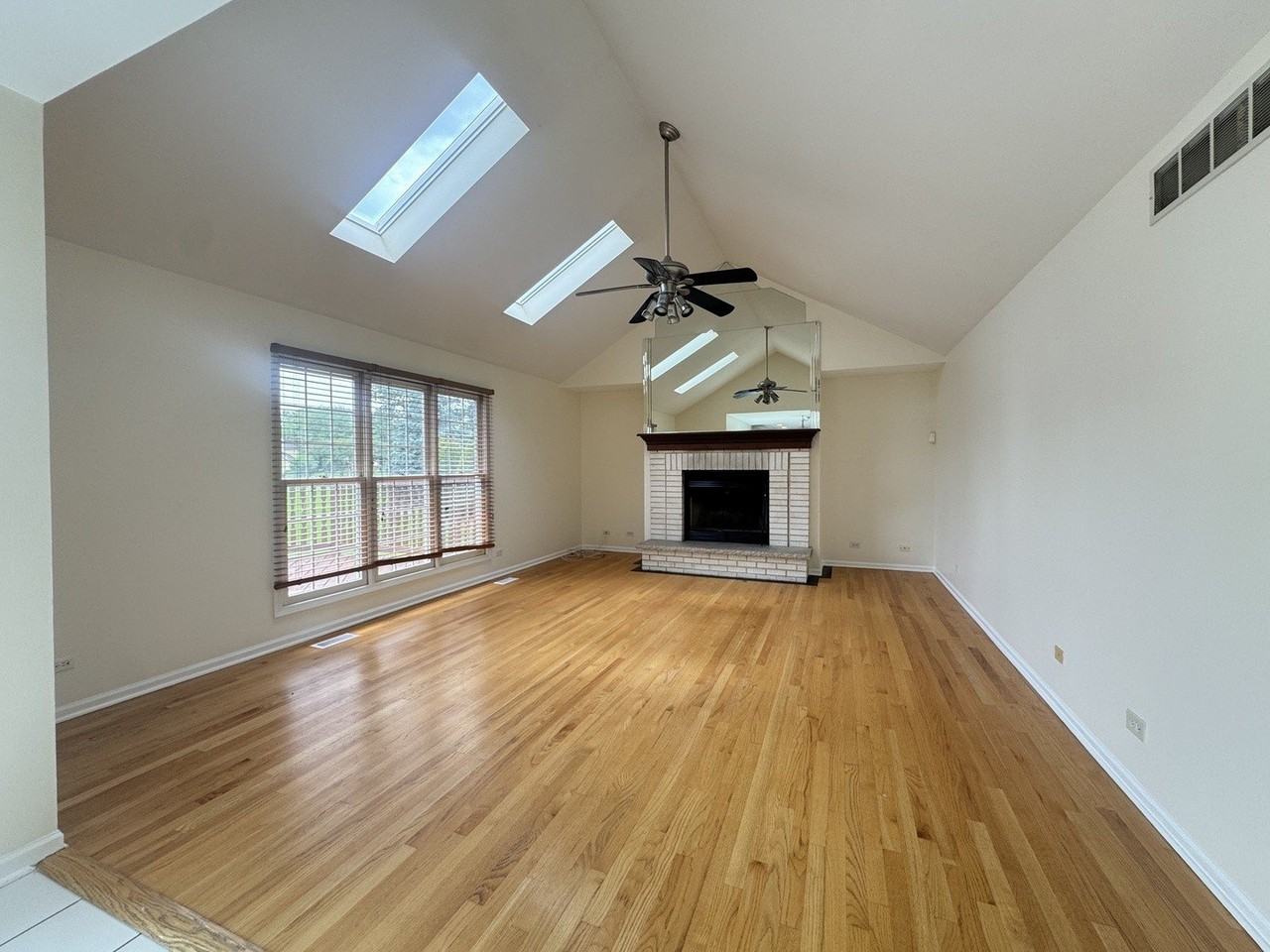 1108 Hollingswood Ave - Photo 7 of 21