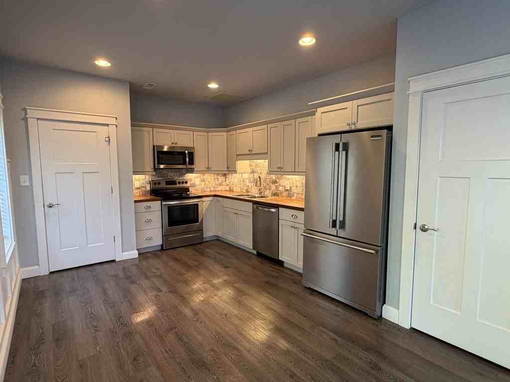 352 S Main St - Photo 4 of 8