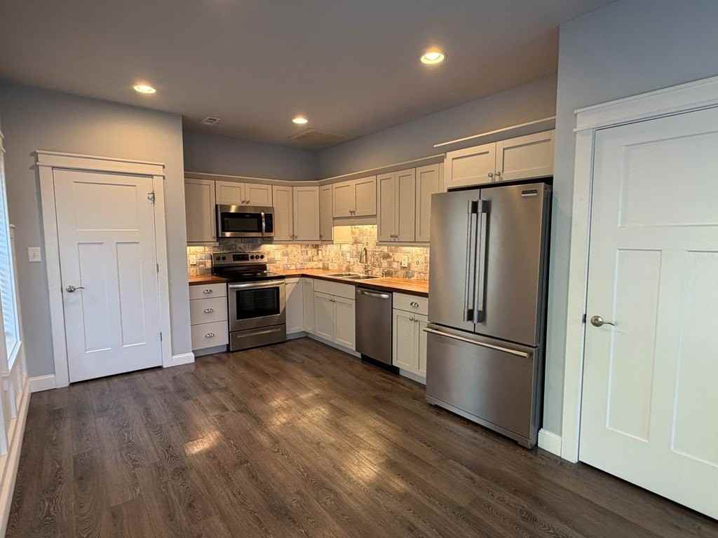 358 S Main St - Photo 4 of 8