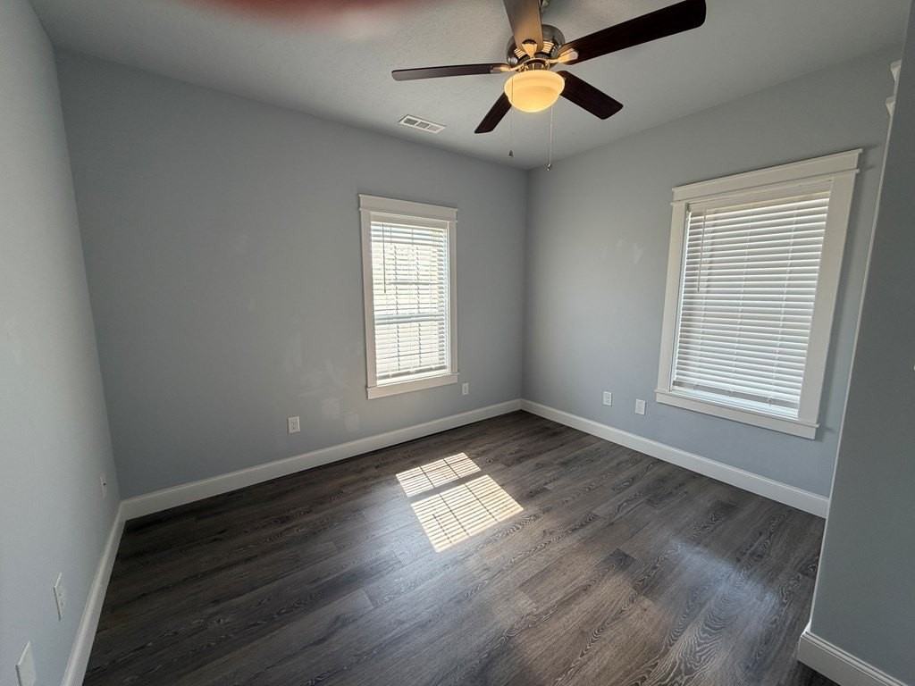 358 S Main St - Photo 5 of 8