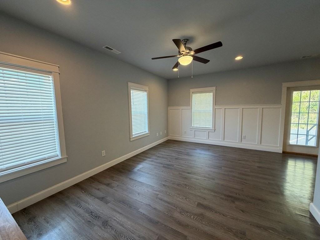 358 S Main St - Photo 6 of 8