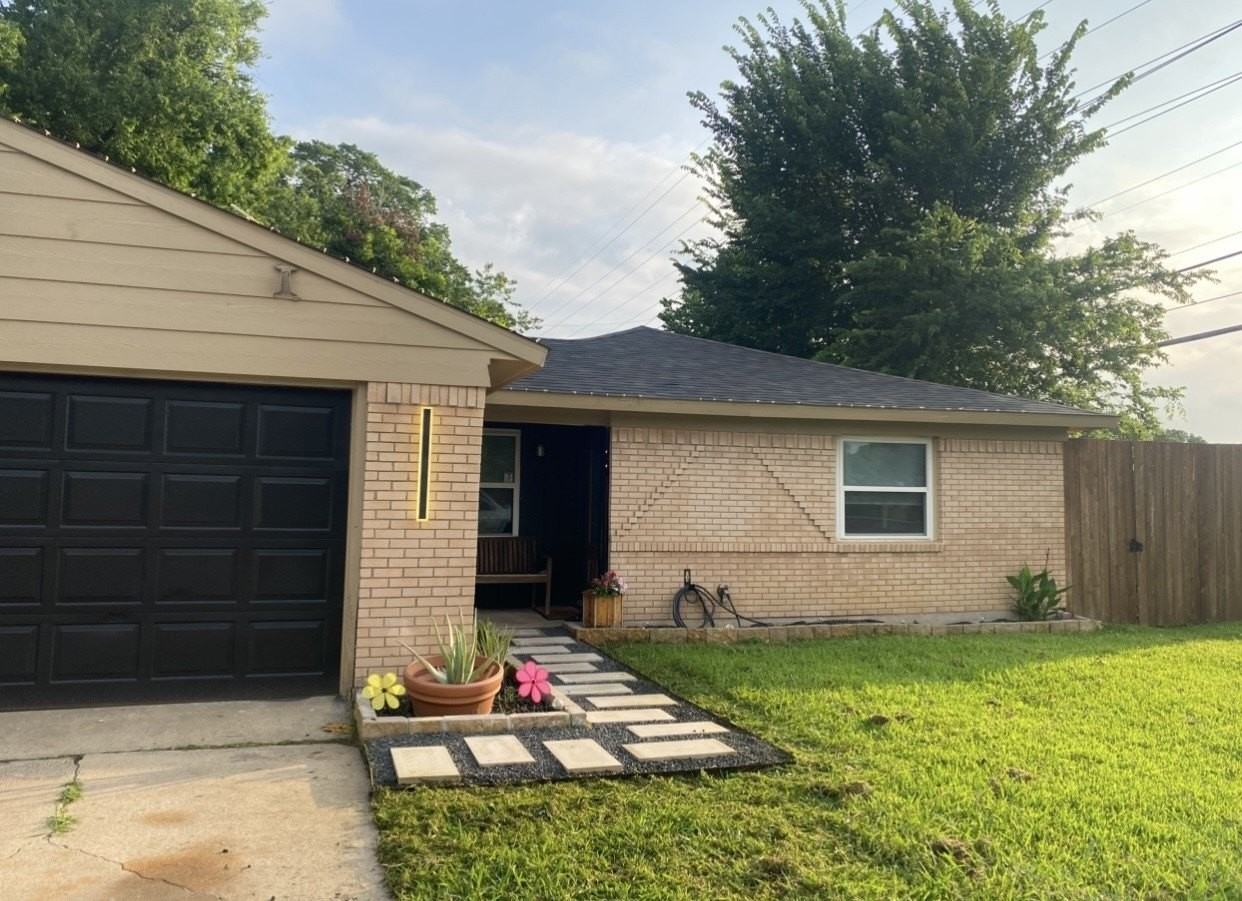 2135 Brookshire St - Photo 2 of 14