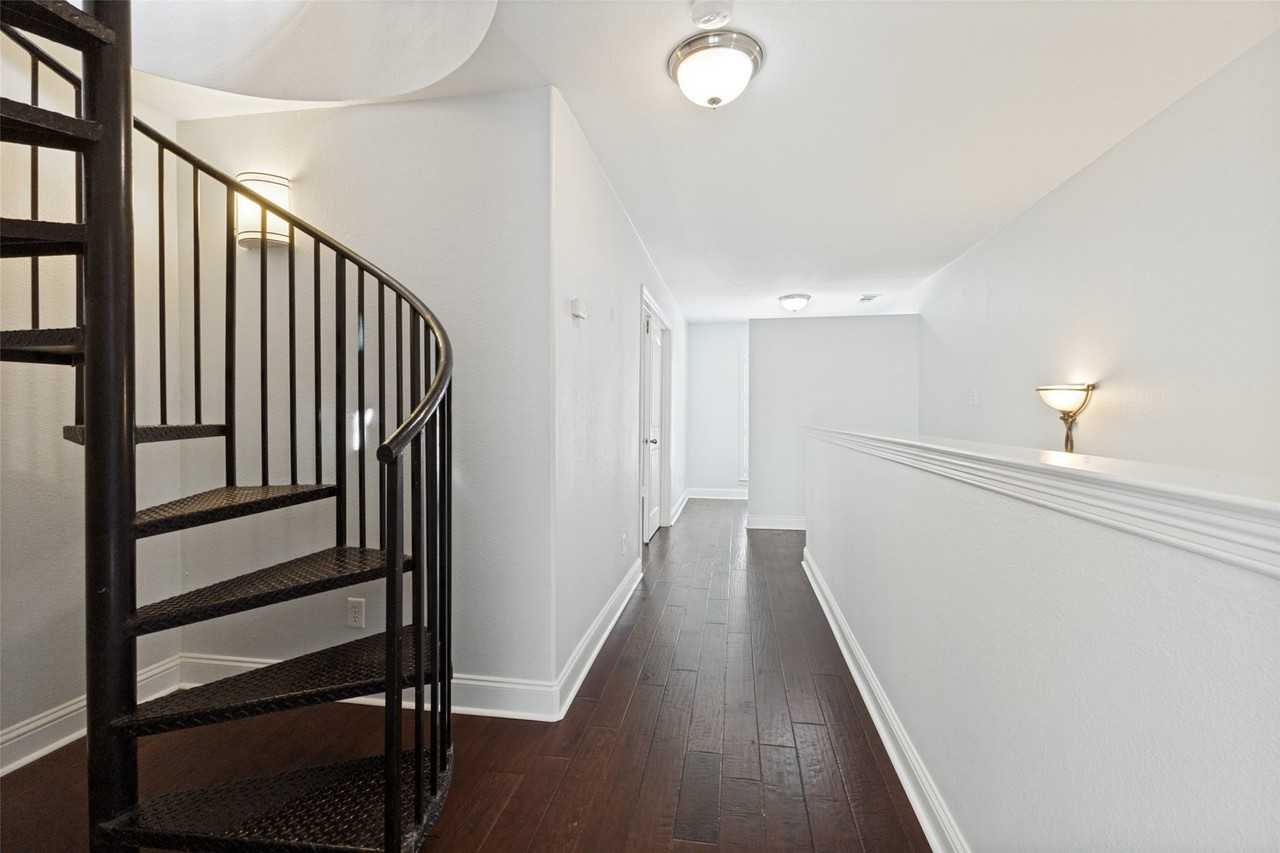 4002 Brownstone Ct - Photo 3 of 30