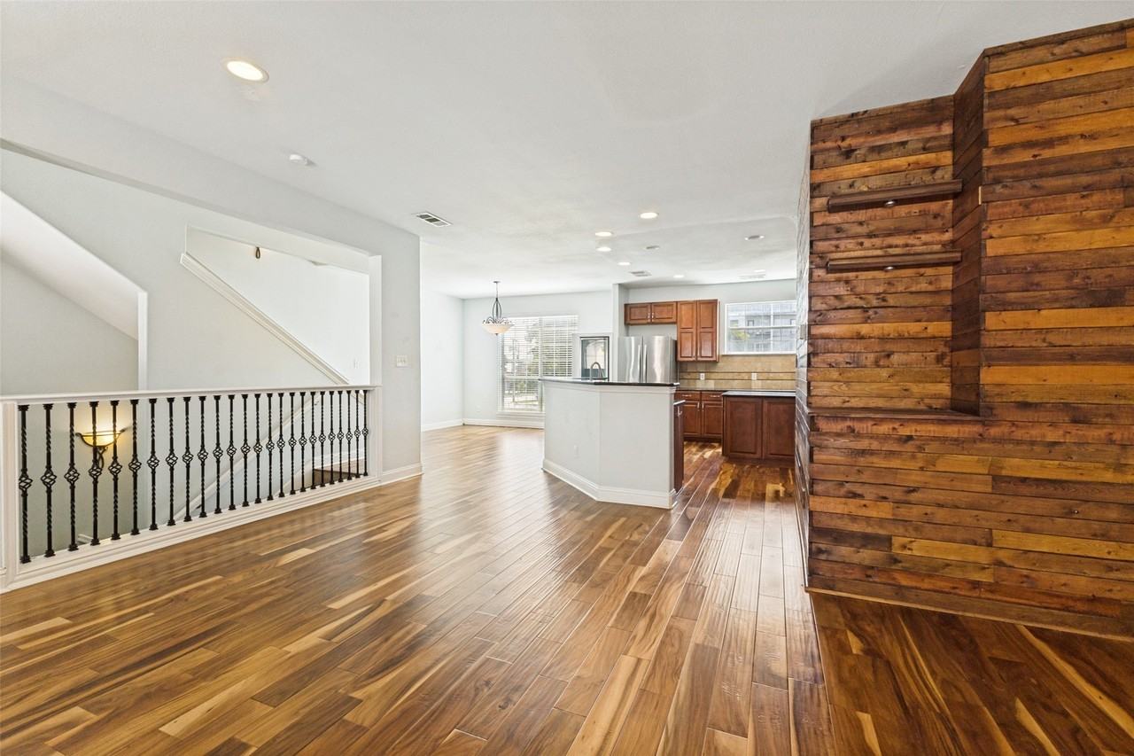 4002 Brownstone Ct - Photo 4 of 30