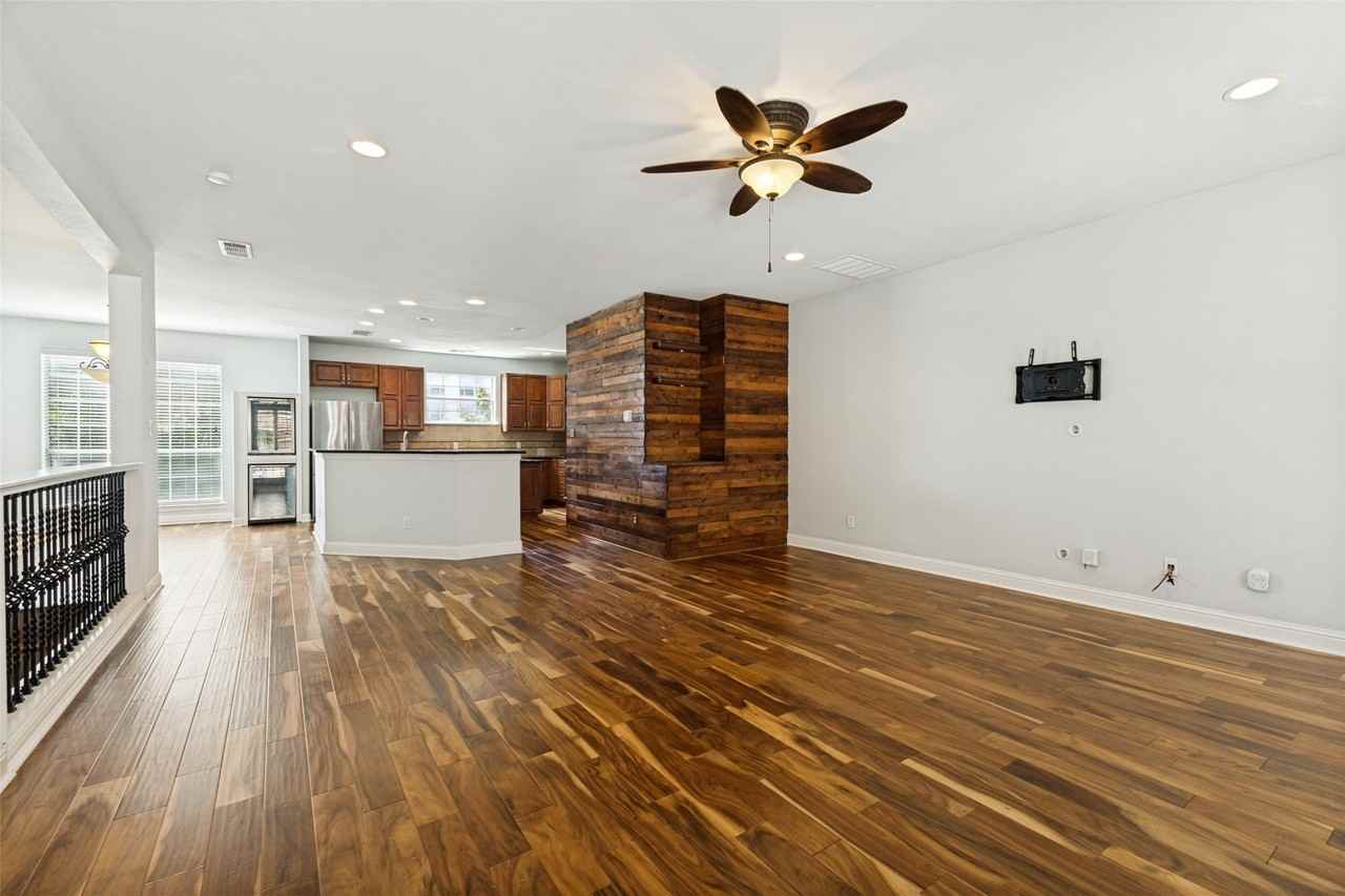 4002 Brownstone Ct - Photo 5 of 30