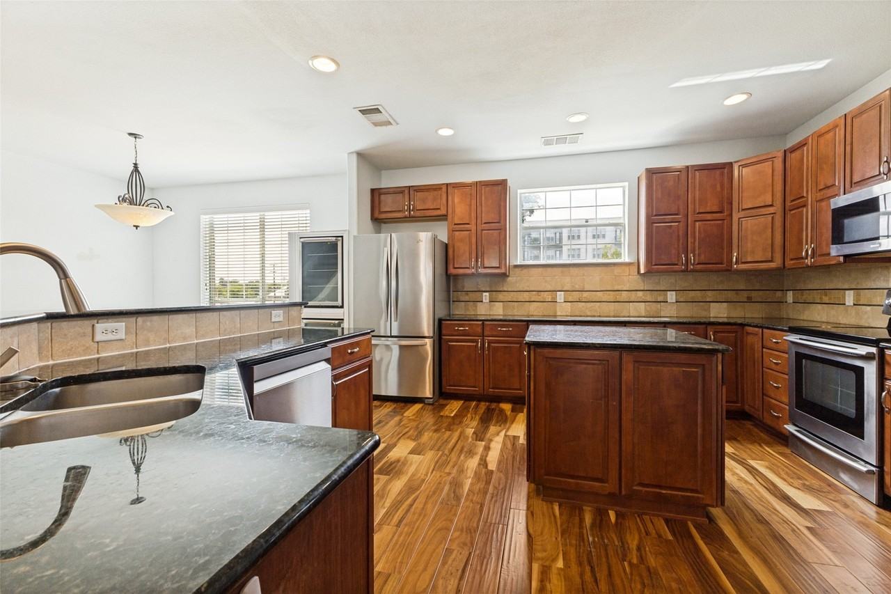 4002 Brownstone Ct - Photo 2 of 30