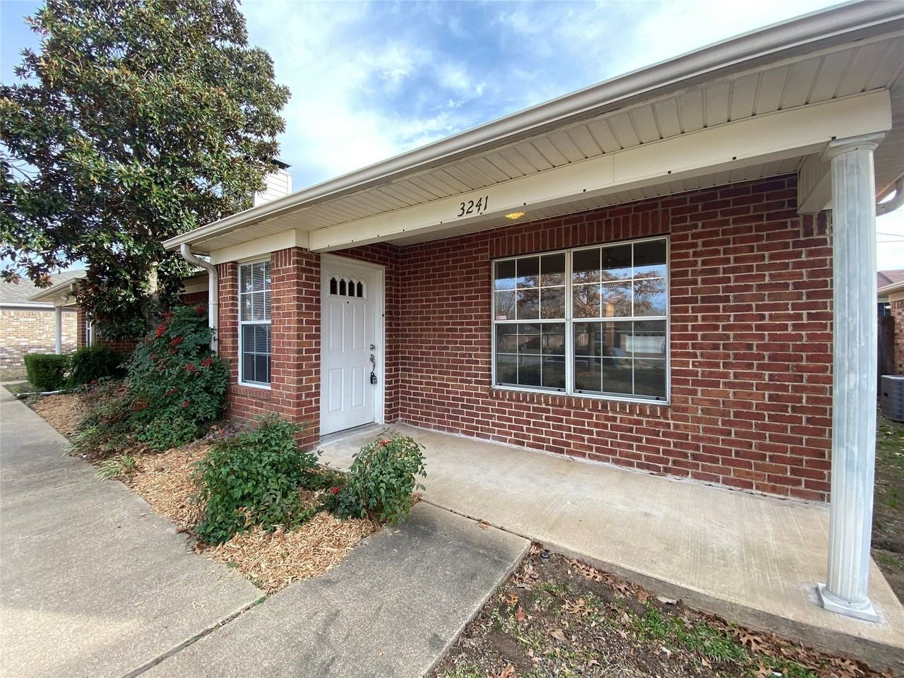 3241 Lexington Dr - Photo 2 of 16