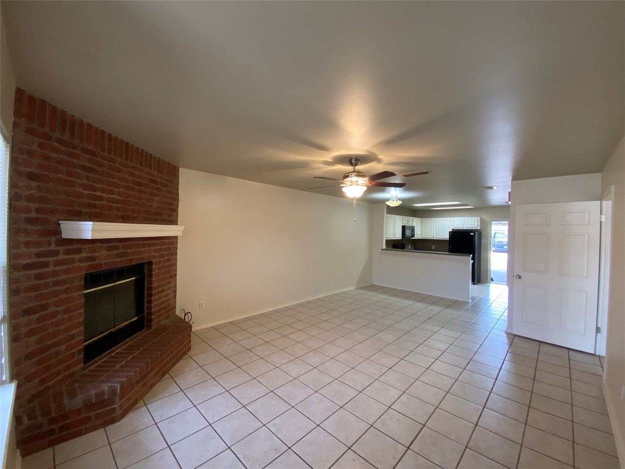 3241 Lexington Dr - Photo 4 of 16
