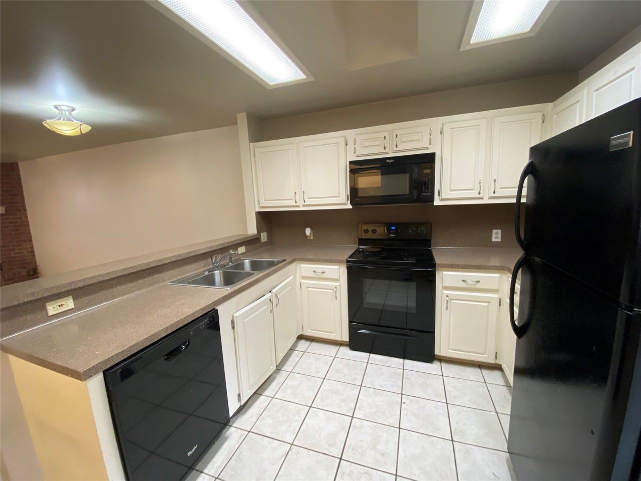 3241 Lexington Dr - Photo 6 of 16