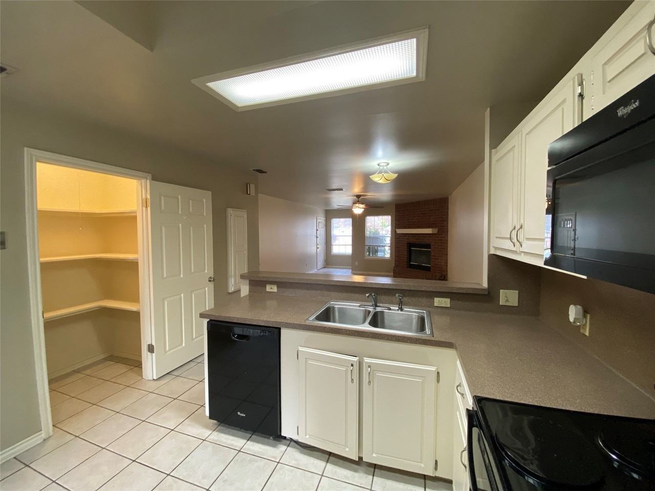3241 Lexington Dr - Photo 7 of 16