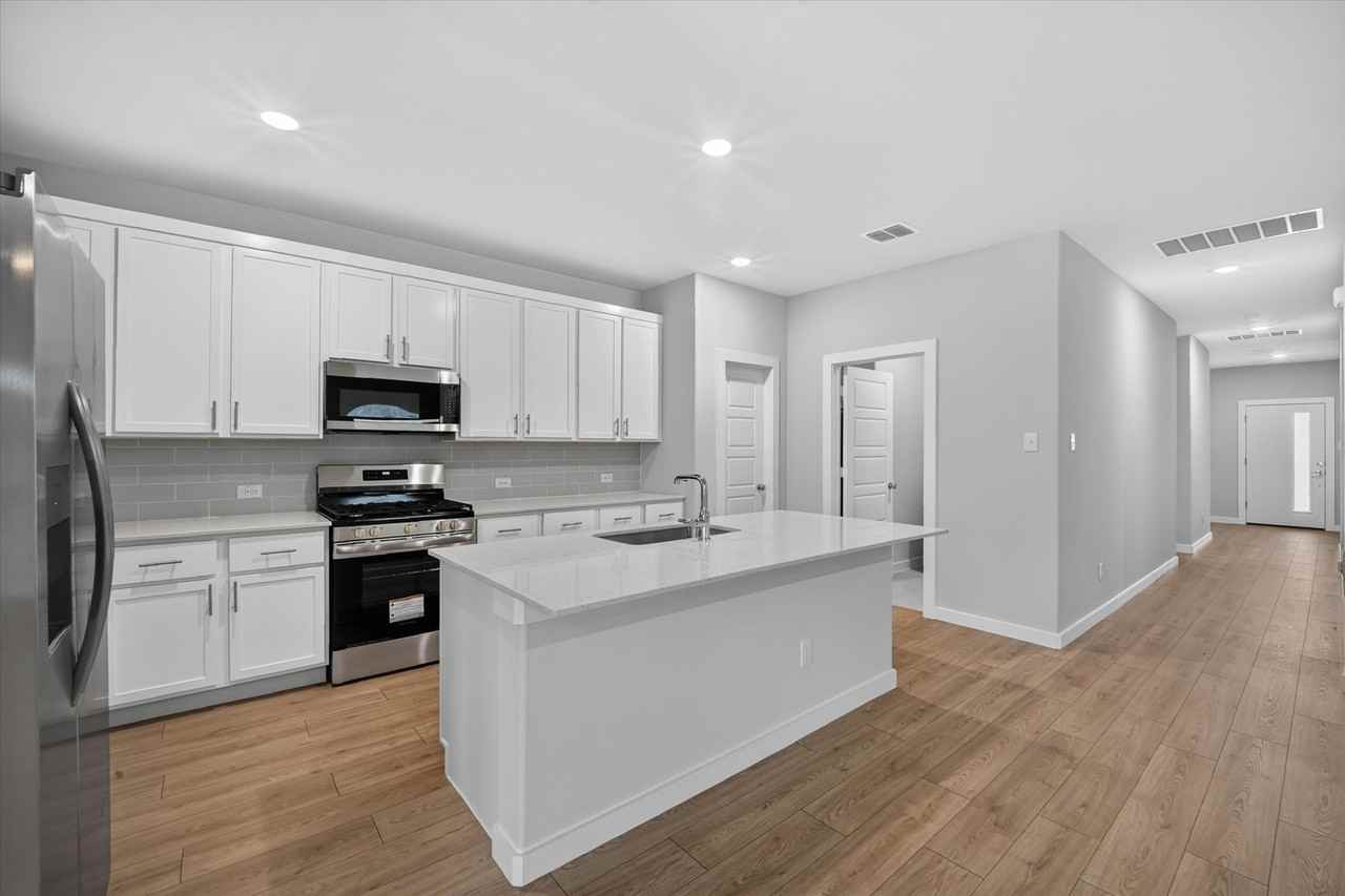 709 Summerberry Dr - Photo 2 of 19