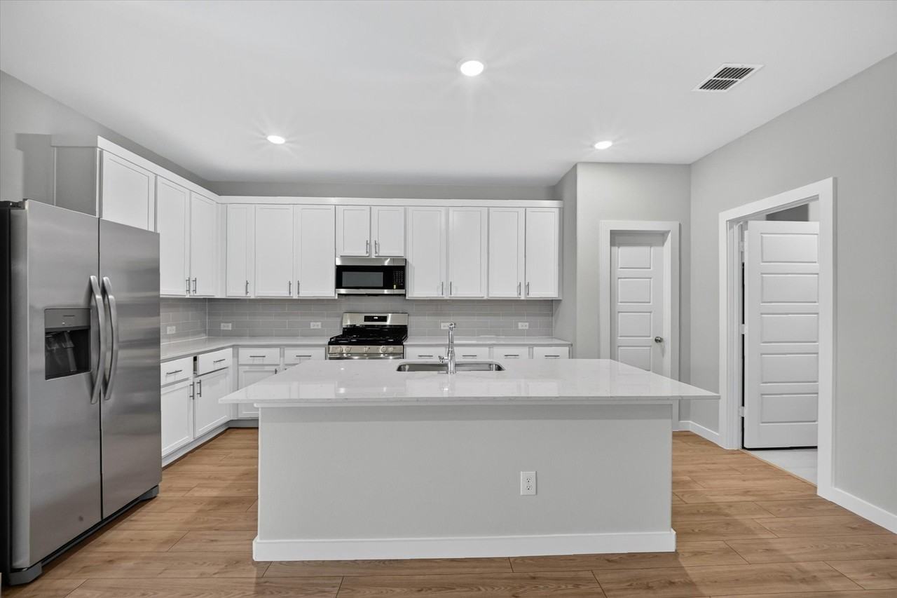 709 Summerberry Dr - Photo 5 of 19