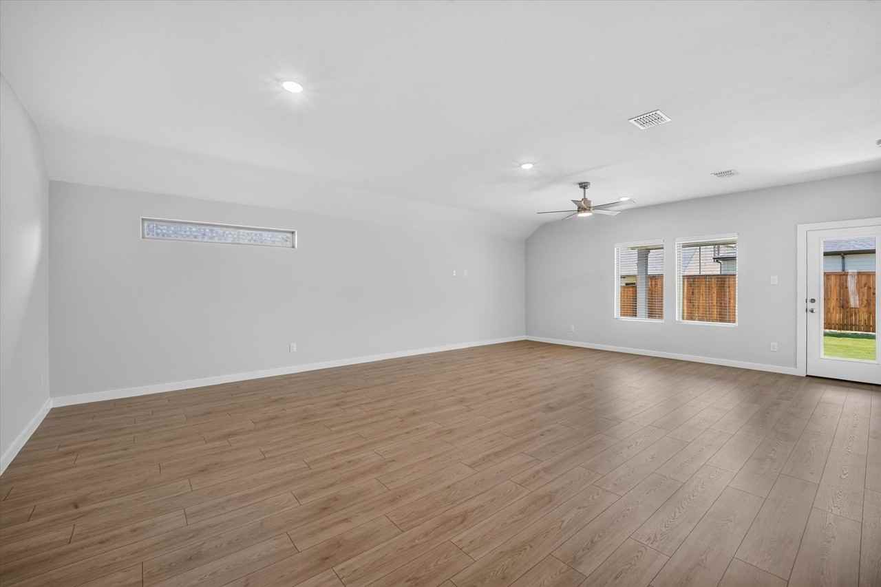 709 Summerberry Dr - Photo 6 of 19