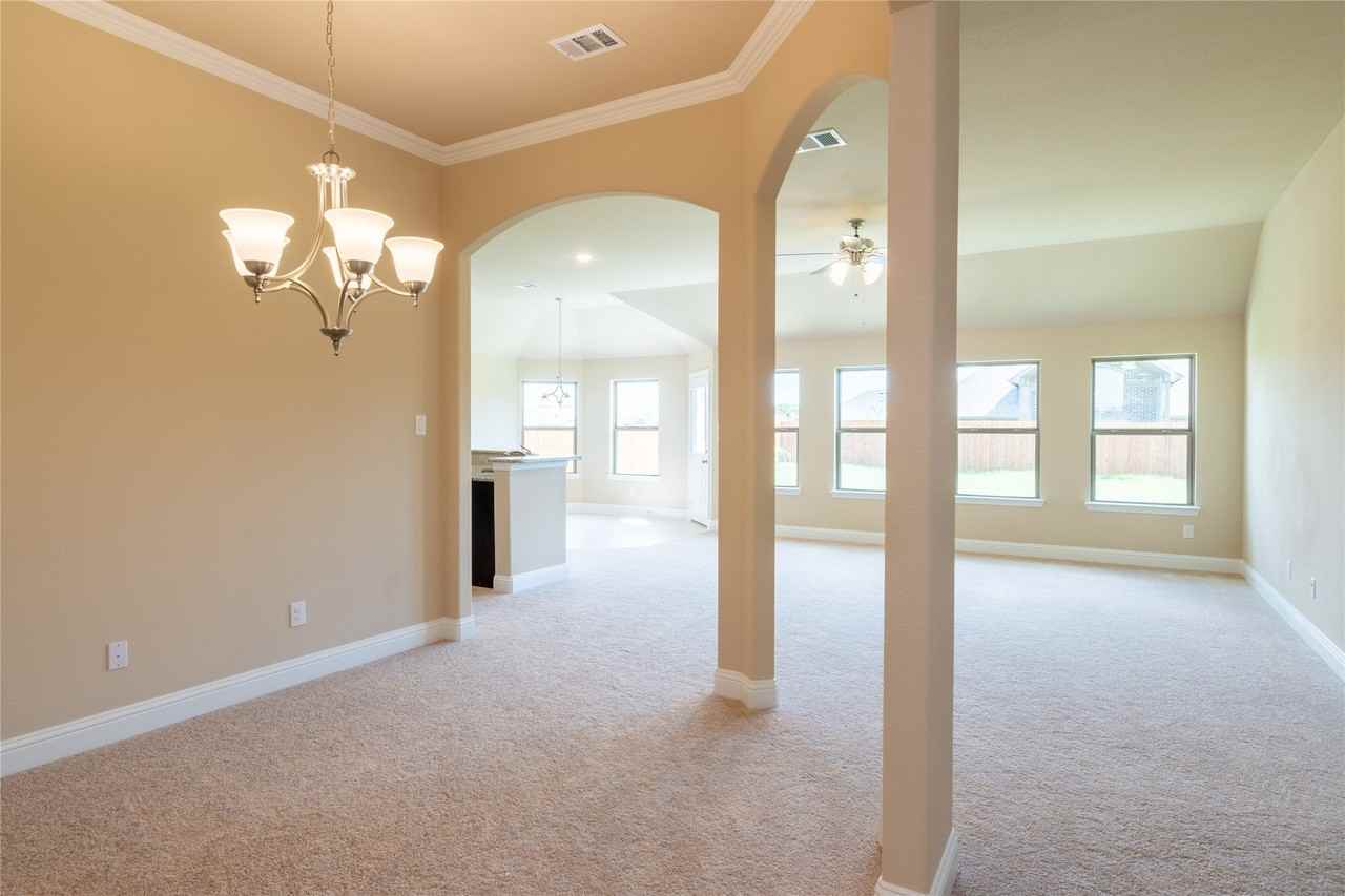 3014 Bobcat Dr - Photo 2 of 21