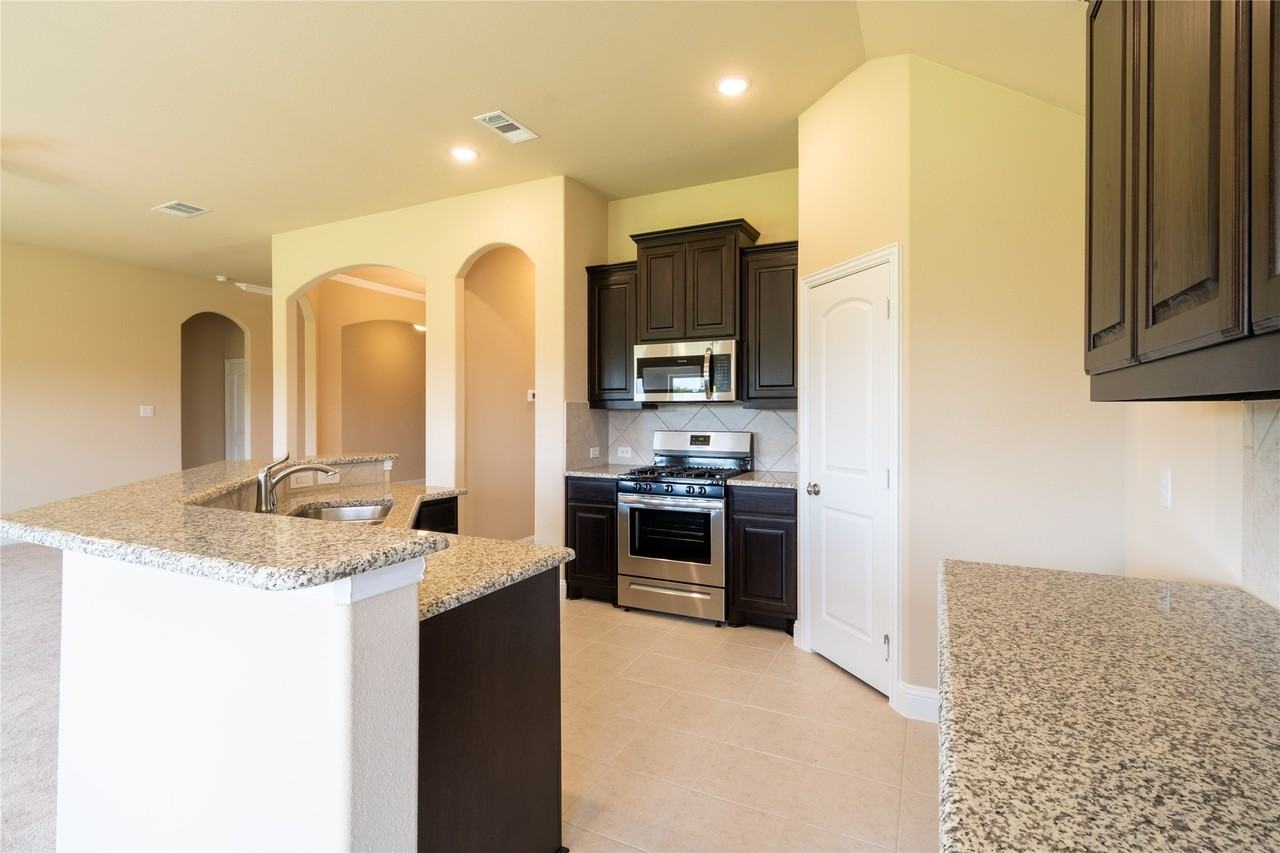 3014 Bobcat Dr - Photo 5 of 21