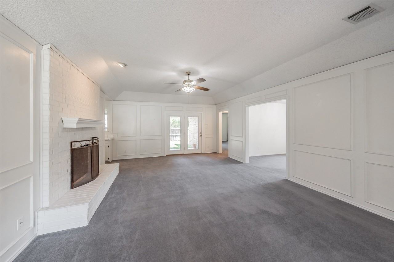 1633 Saxon Dr - Photo 7 of 38