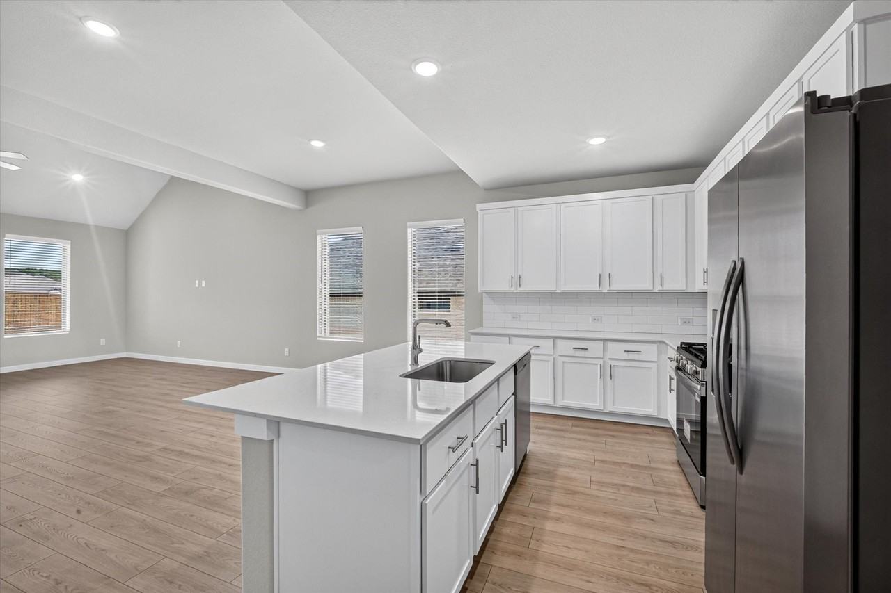 710 Summerberry Dr - Photo 3 of 19