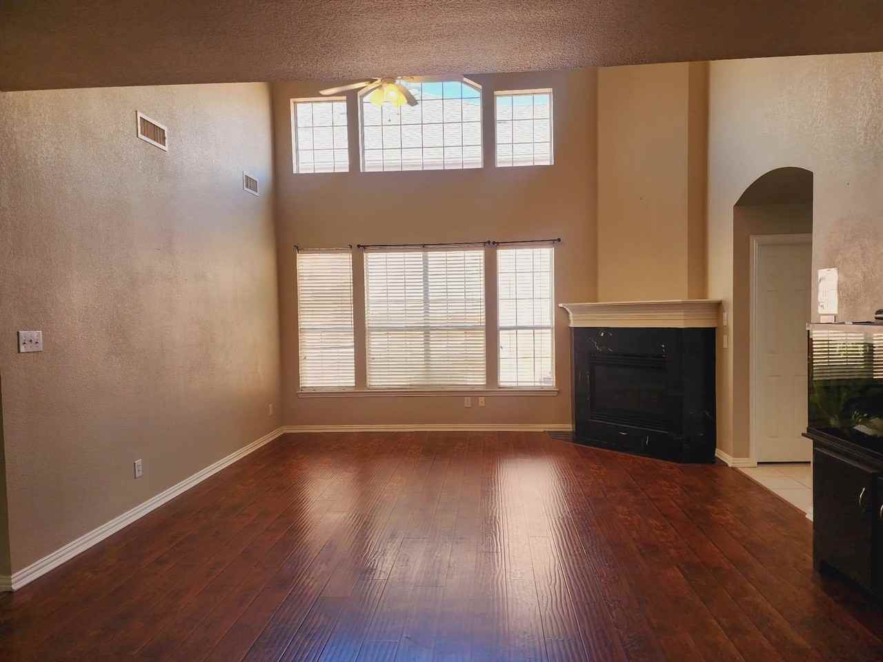 8115 Sycamore Dr - Photo 3 of 12