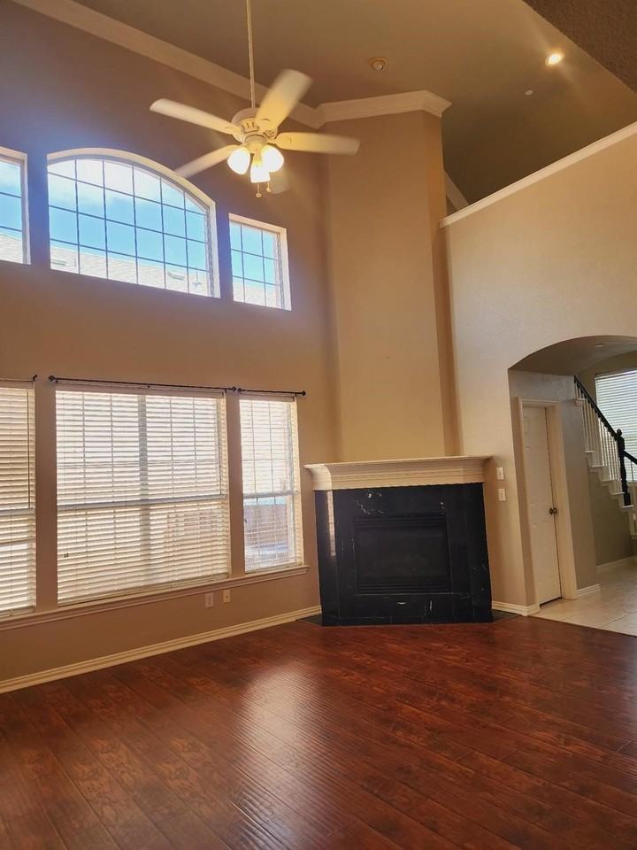 8115 Sycamore Dr - Photo 4 of 12
