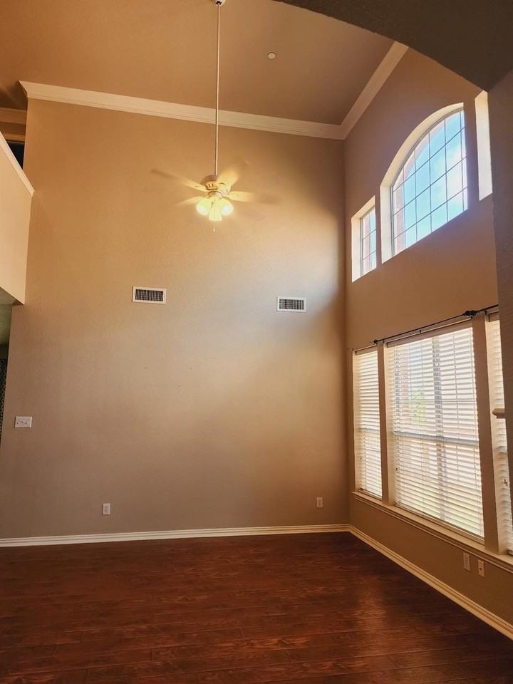 8115 Sycamore Dr - Photo 5 of 12