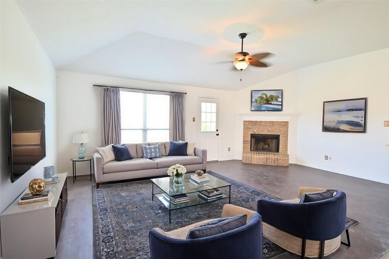 1631 Mt Zion Dr - Photo 4 of 23