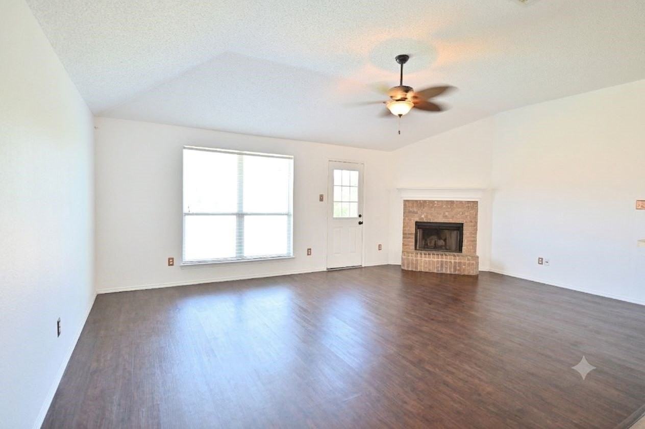 1631 Mt Zion Dr - Photo 5 of 23