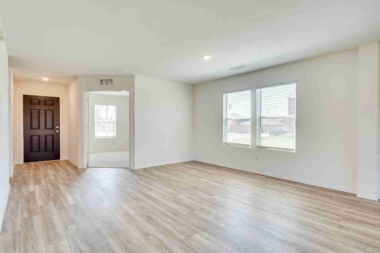 16025 Malaya St - Photo 3 of 39
