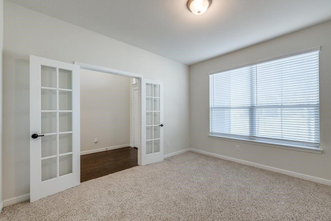 3912 Crater Cir - Photo 4 of 34