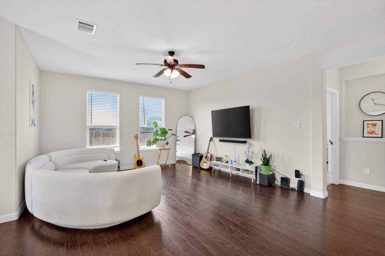 3912 Crater Cir - Photo 5 of 34